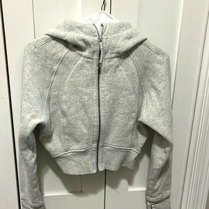 Scuba cropped Lulu full zip. Size 4. Color grey. Great condition!